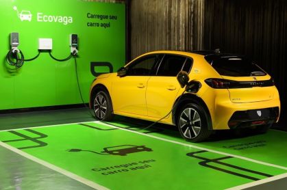 Vaga para carros elétricos e híbridos