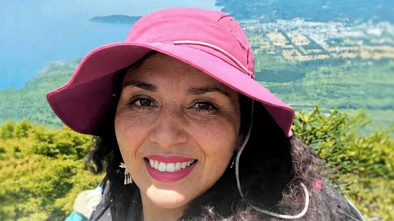 Mulher morre ao cair de 600 metros em vulcão no dia do aniversário