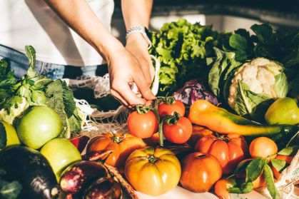 Verduras, legumes e frutas devem ser bem higienizadas antes do consumo