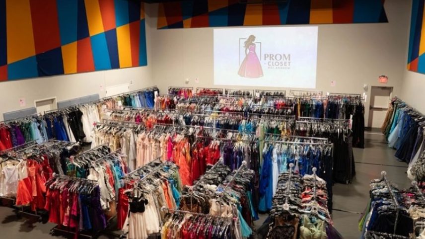 ‘Cercada de amor’: igreja doa vestidos de formatura a jovens