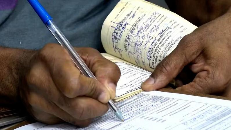 Mudanças no abono salarial devem excluir mais de 4 milhões até 2030 — Foto: Jornal Nacional