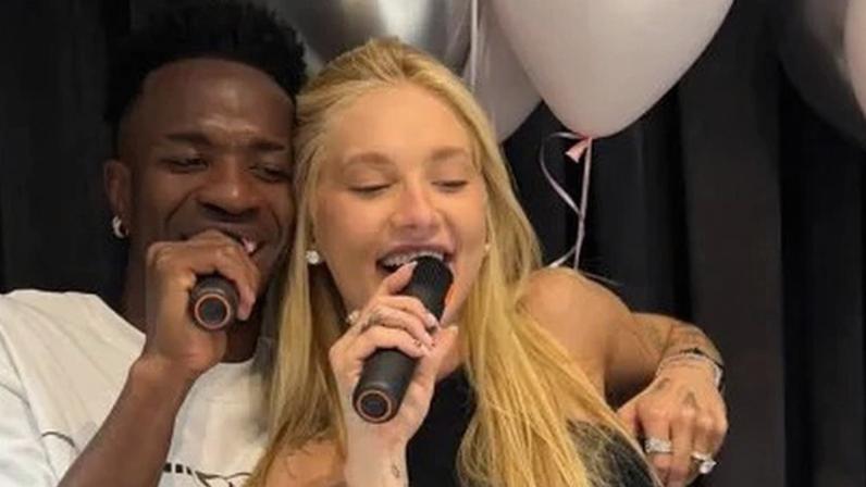 Vini Jr posa ao lado de Virginia Fonseca