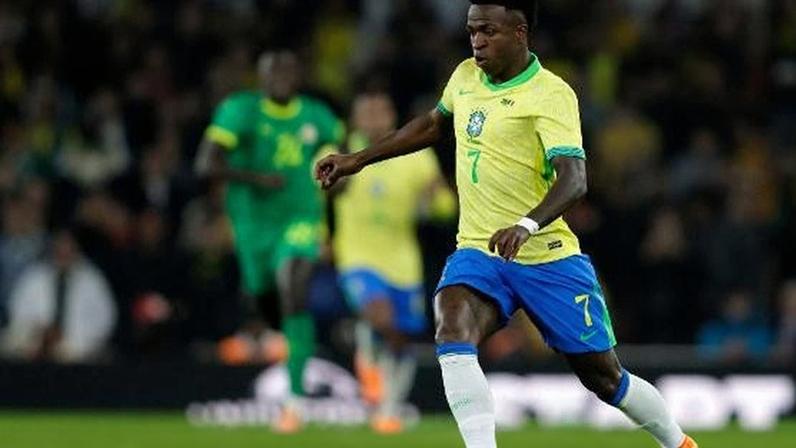 Vini Jr. da Seleção Brasileira em jogo contra Senegal