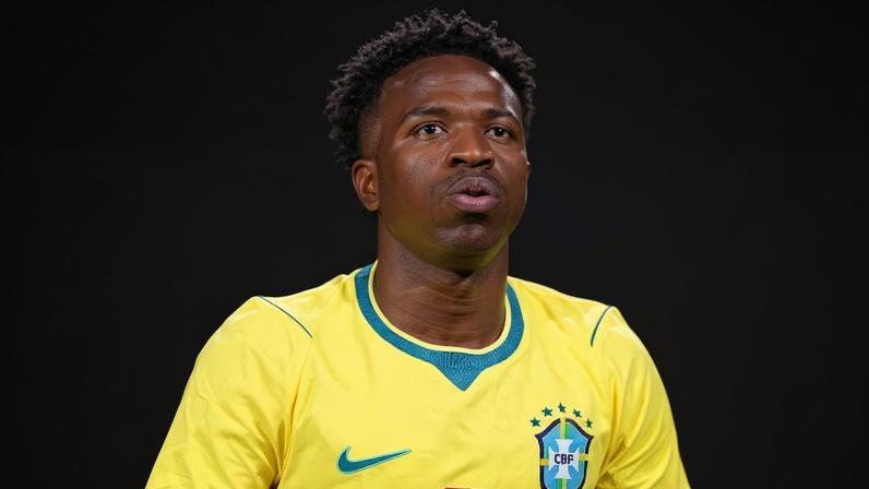 Vinícius Júnior em ação durante jogo entre Brasil e Croácia