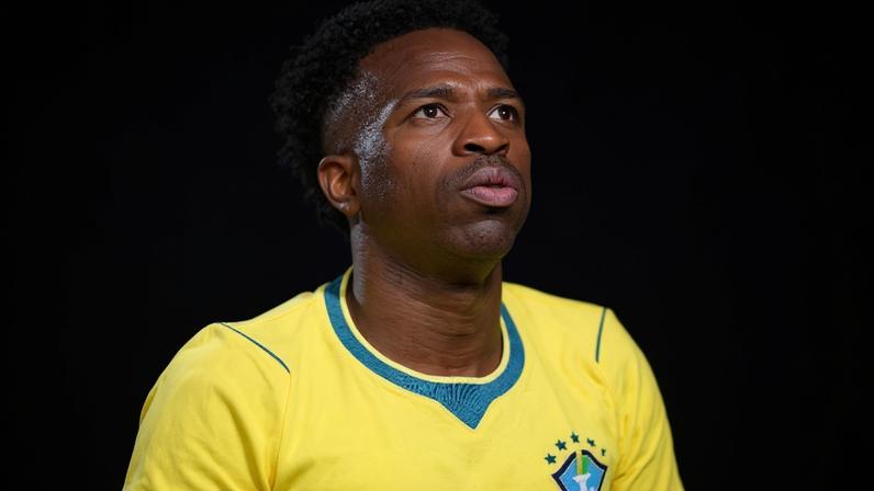 Vinicius Junior em ação durante jogo entre Brasil e Croácia