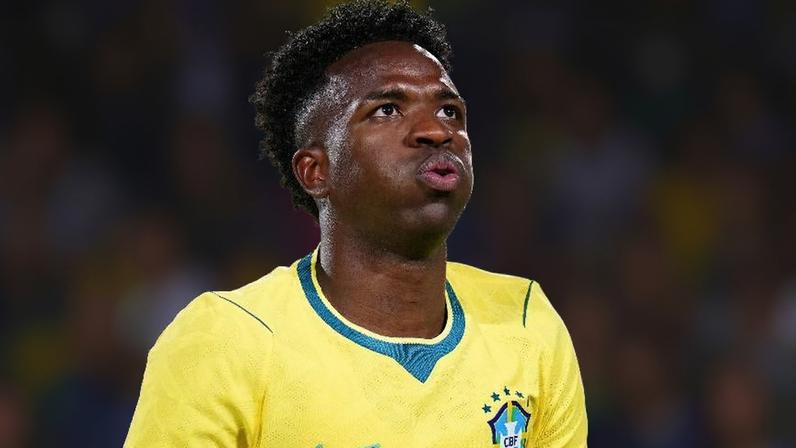 Vinícius Júnior em ação durante jogo entre Brasil e Croácia