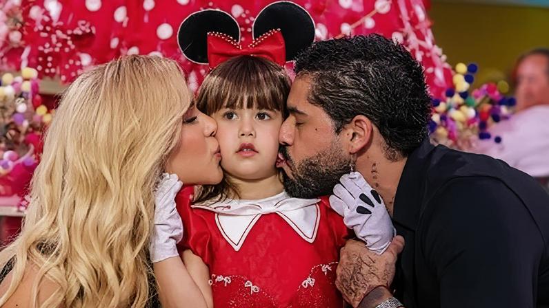 Virginia e Zé Felipe chegam e vão embora juntos da festa da filha
