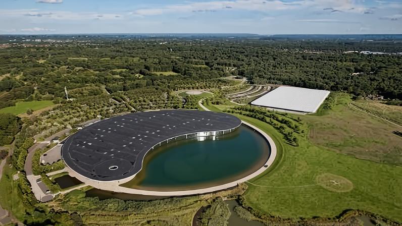 Vista panorâmica da fábrica da equipe McLaren de F1