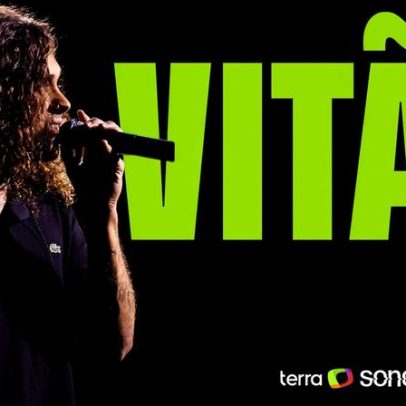 Vitão recebe fãs em show intimista e canta grandes sucessos