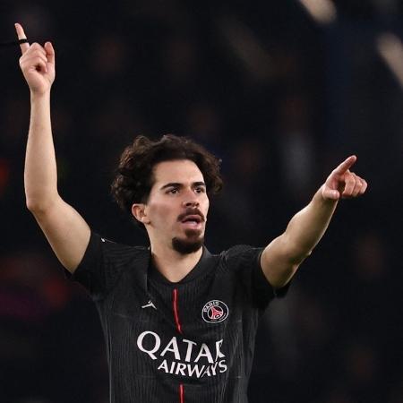 Vitinha, do PSG, comemora gol contra o Tottenham, pela Liga dos Campeões