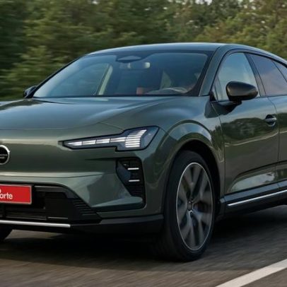 Volvo EX60 conversa com motorista durante teste, com autonomia de SUV diesel