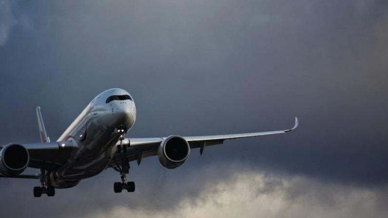O estudo analisa todas as etapas do processo, desde o cultivo da matéria-prima até o uso final do combustível no avião