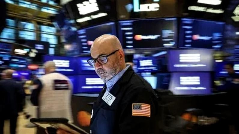 Operadores na bolsa de Nova York em 7 de maio de 2026