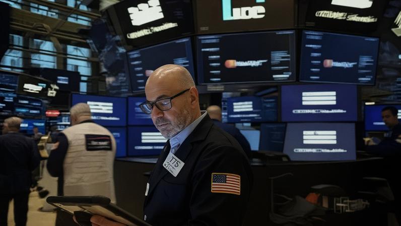 Operadores na bolsa de Nova York em 7 de maio de 2026