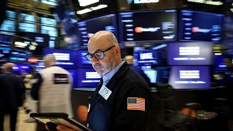 Operadores na bolsa de Nova York em 7 de maio de 2026