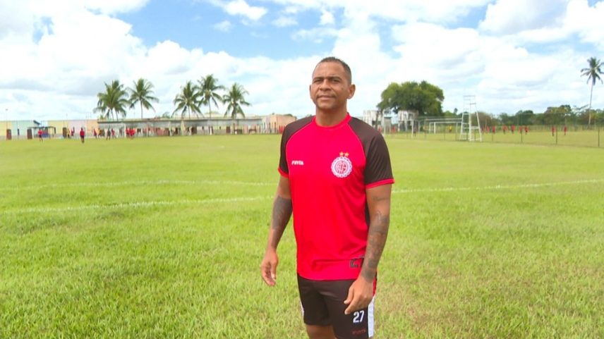 Walter perdeu mais de 50kg antes de assinar com o Atlético de Alagoinhas — Foto: Reprodução / TV Bahia