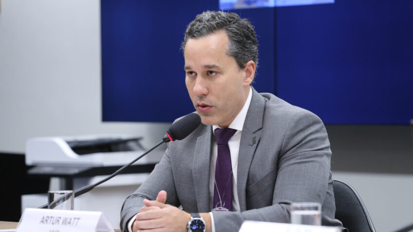 O diretor-geral da ANP, Artur Watt, disse que a agência ainda não começou a pagar a subvenção do diesel para as empresas que participam do programa