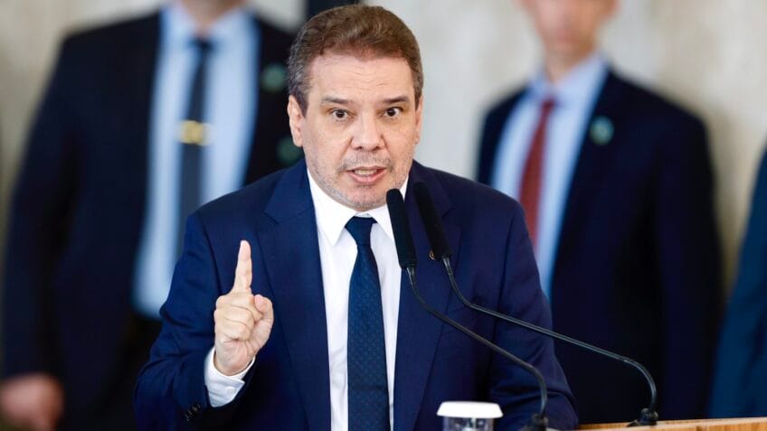 “Todas as nossas iniciativas dizem respeito apenas a fazer com que os agentes de segurança cumpram suas obrigações”, disse o ministro
