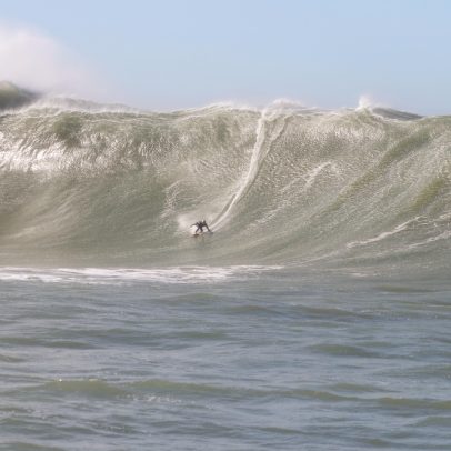 Nazaré Brasileira pode bater recorde de maior onda já surfada no país