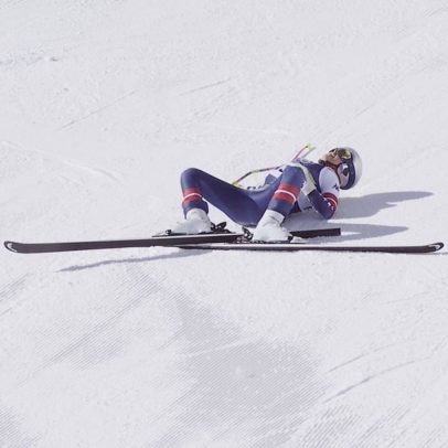 Lindsey Vonn reaparece de bengala no Met Gala após acidente