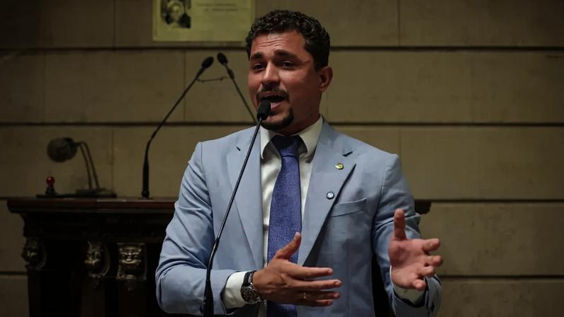 Salvino Oliveira é investigado por manter relações com o CV