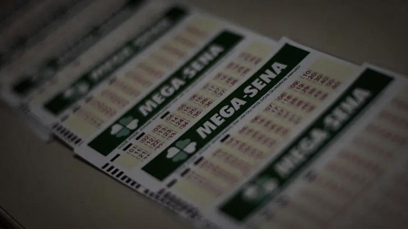 Desde sua criação, em 1996, a Mega-Sena já distribuiu um total impressionante de mais de R$ 17.8 bilhões