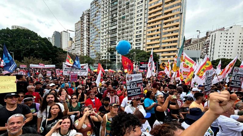Ato de 1º de Maio na Praça Roosevelt, no Centro de São Paulo — Foto: Abraão Cruz/TV Globo