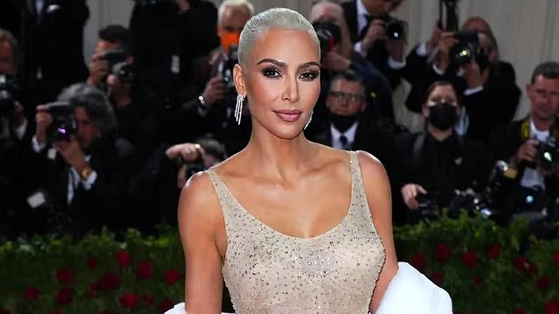 Kim Kardashian no Met Gala: Marilyn Monroe, Balenciaga e mais looks polêmicos na evolução fashion da empresária — Foto: Getty Images