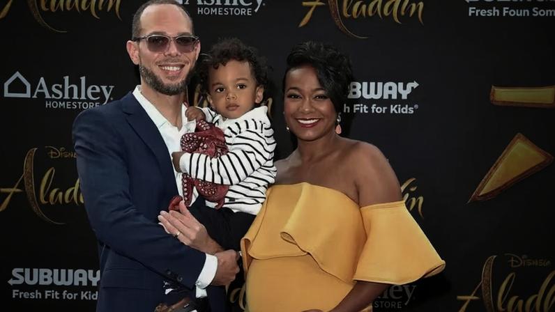 Tatyana Ali e Vaughn Rasberry com seu filho Edward — Foto: Bauer-Griffin/FilmMagic