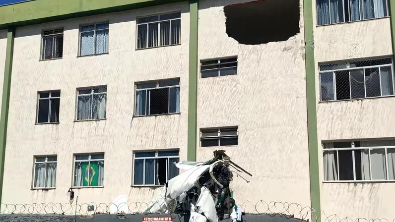 Avião cai e bate em prédio em Belo Horizonte — Foto: Divulgação/Corpo de Bombeiros