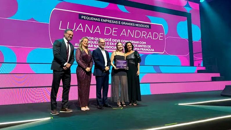 A partir da esquerda, Guto Covizzi, diretor da regional interior de SP da ABF; Caroline Graciani, diretora executiva da ABF; Antonio Bortoletto, diretor da regional MG da ABF; Luana de Andrade, repórter de PEGN; e Debora Freire, diretora da DFreire — Foto: PEGN / Mariana Iwakura