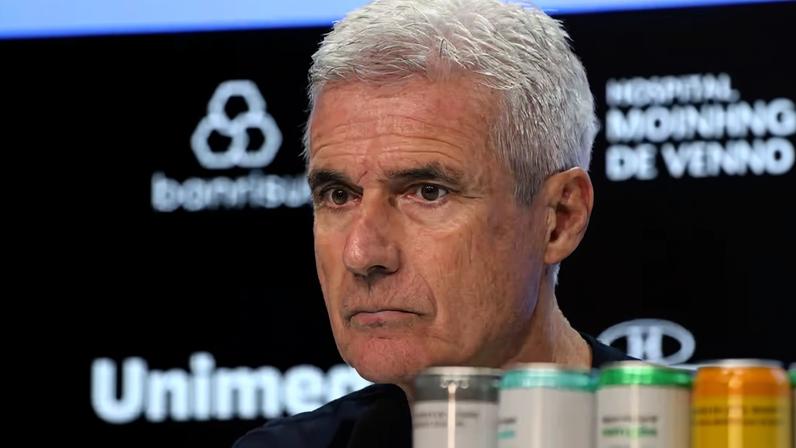 Luís Castro, técnico do Grêmio — Foto: Rafael Favero