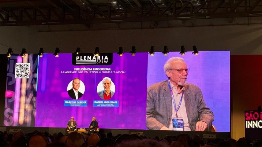 O psicólogo Daniel Goleman e o físico Marcelo Gleiser no palco do São Paulo Innovation Week nesta quarta-feira (13)