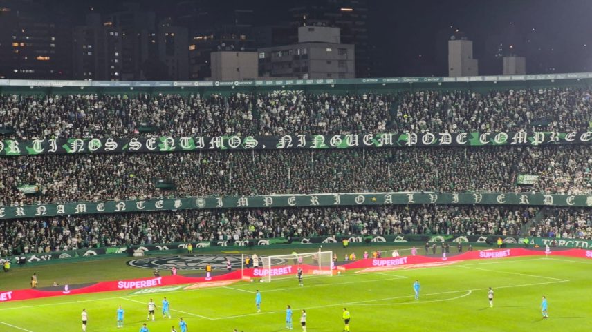 Couto Pereira com 36 mil pessoas em Coritiba 0 x 2 Santos — Foto: Guto Marchiori