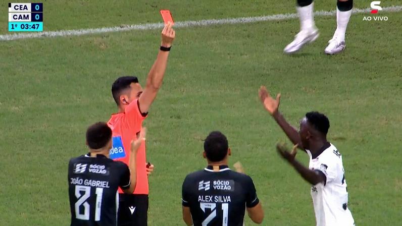 Cissé, do Atlético, é expulso com menos de quatro minutos de jogo — Foto: Pedro Souza/Atlético-MG
