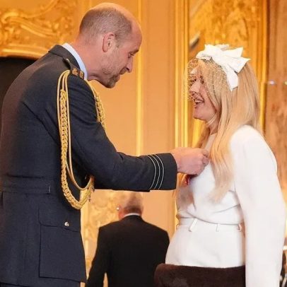 Príncipe William homenageia Ellie Goulding em cerimônia no Castelo de Windsor
