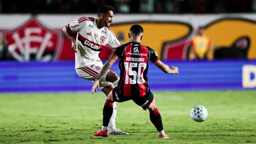 Danilo durante Vitória x Flamengo — Foto: Gilvan de Souza/Flamengo