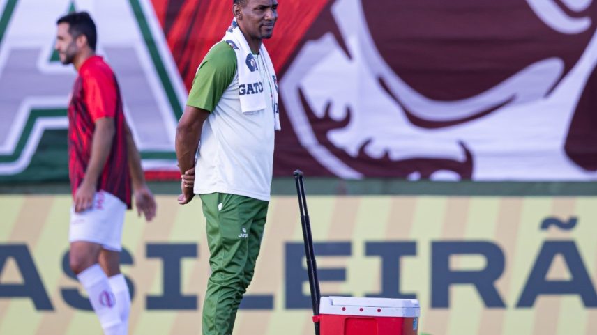 Massagista do Velo Clube, Éder foi vítima de racismo no jogo contra o Noroeste — Foto: Ana Júlia Guerreiro