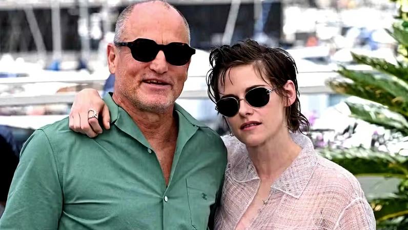 Woody Harrelson e Kristen Stewart durante a sessão de fotos do filme Full Phil no 79º Festival de Cinema de Cannes