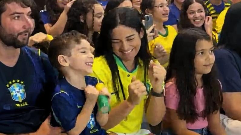 Menino que viralizou rezando por Neymar reage à convocação; vídeo