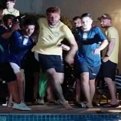 Léo Pereira celebra convocação para a Copa do Mundo pulando na piscina