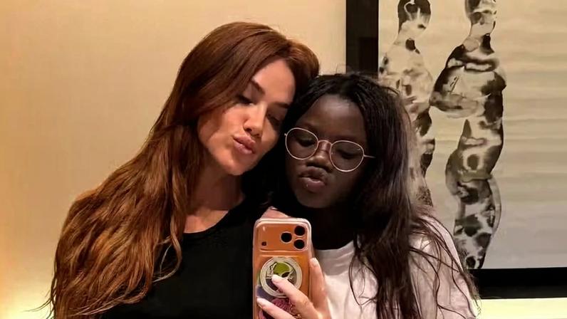 Giovanna Ewbank posa em selfie no espelho com a primogênita, Titi — Foto: Reprodução/Instagram