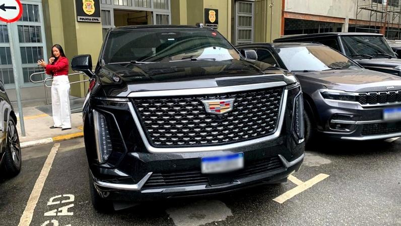 Ao menos quatro carros de luxo são apreendidos durante Operação Vérnix.