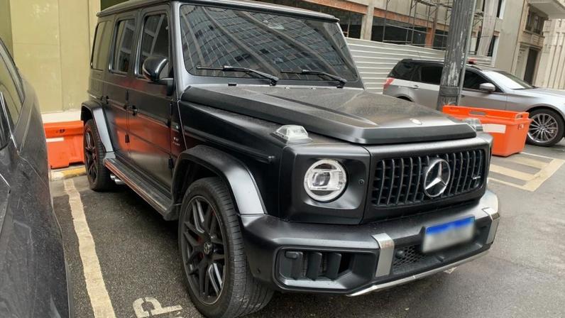 Mercedes é apreendida em mansão de Deolane durante operação que investiga esquema de lavagem de dinheiro do PCC. — Foto: Bervelin Albuquerque/TV Globo