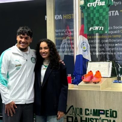 Gustavo Gómez é homenageado no museu do Palmeiras