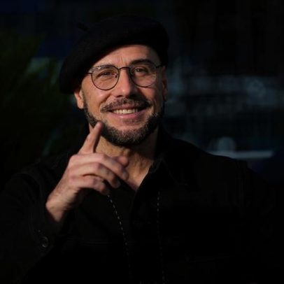Aparência de John Travolta em Cannes é comparada a Ed Gama