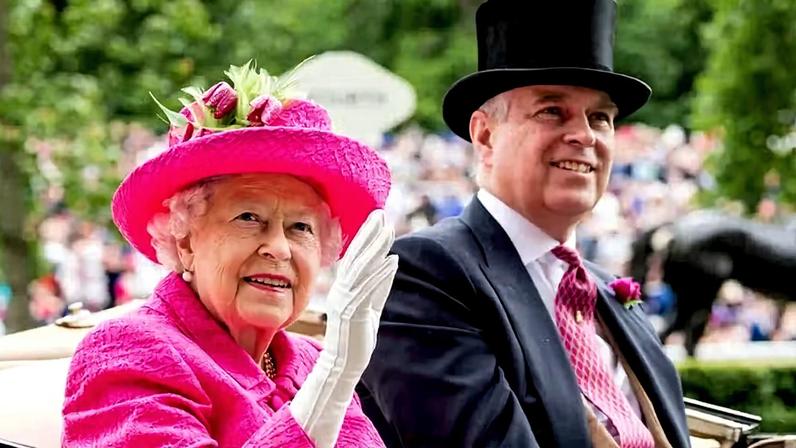 A Rainha Elizabeth e o Príncipe Andrew — Foto: GettyImages