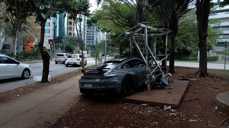 Motorista envolve Porsche em ataque à estação de ginástica na Vila Olímpia - foto: TV Globo