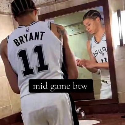 Jogador dos Spurs é filmado usando banheiro público durante jogo