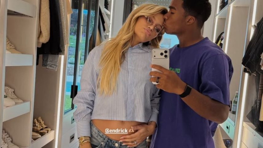Gabriely Miranda exibe barriguinha de grávida em selfie romântica com Endrick — Foto: Reprodução/Instagram
